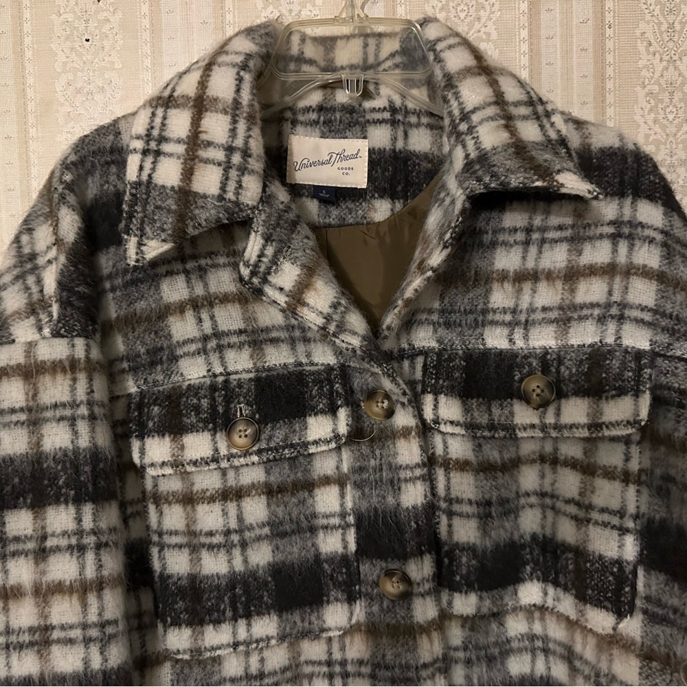 Universal Thread Plaid Shacket Coat Jacket Womens Size Small Beige Pockets Lined